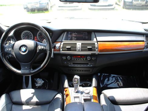 Used 2011 BMW X5 M image 12