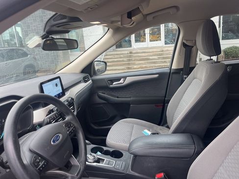 Used 2020 Ford Escape SE image 11