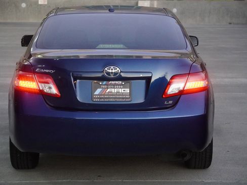 Used 2011 Toyota Camry LE image 19