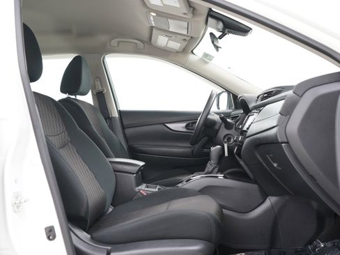 Used 2019 Nissan Rogue S AWD/4WD image 9