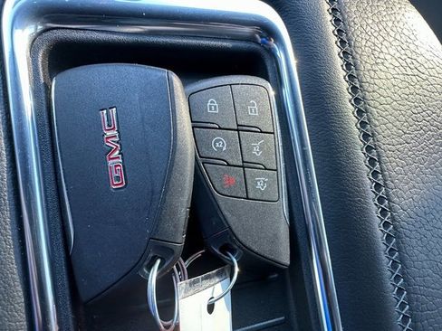 Used 2022 GMC Yukon Denali image 43