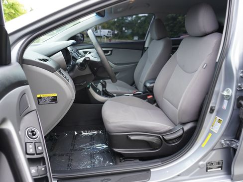Used 2015 Hyundai Elantra SE w/ Option Group 02 FWD image 9