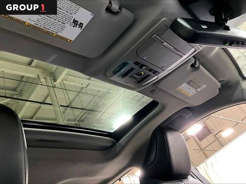 Used 2021 Toyota Highlander XLE image 13