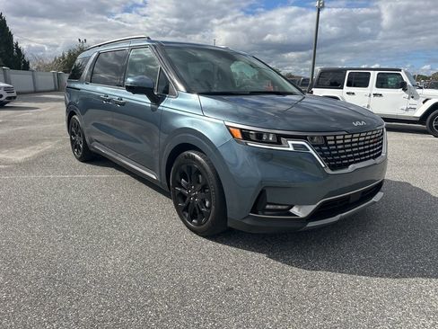 Used 2024 Kia Carnival SX Prestige image 3