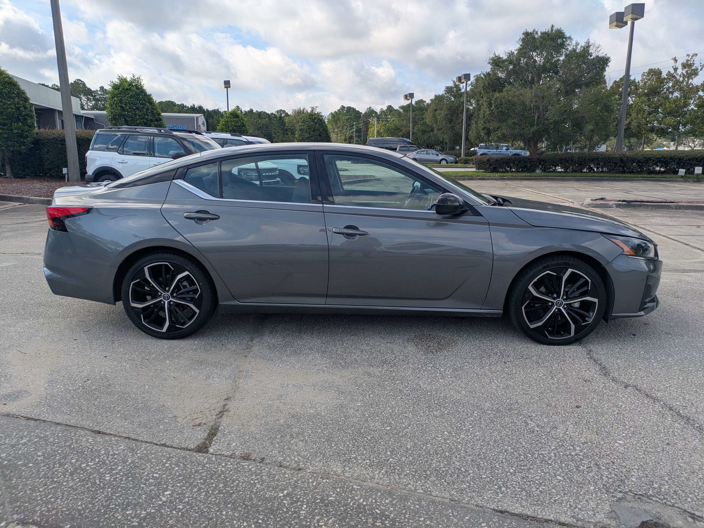 Used 2024 Nissan Altima 2.5 SR FWD image 3