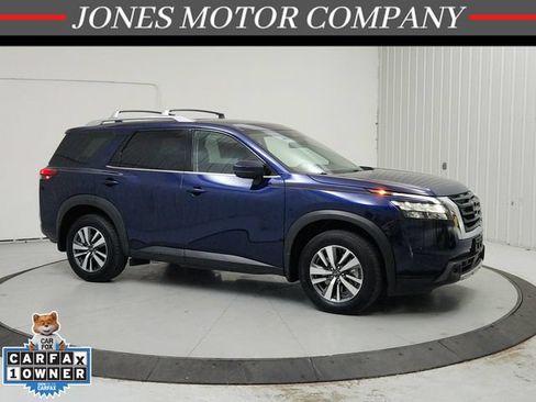 Used 2025 Nissan Pathfinder SL FWD image 1