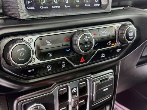 Used 2021 Jeep Wrangler Unlimited Sahara AWD/4WD image 16