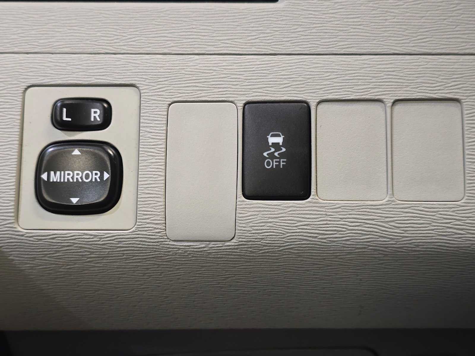 Used 2011 Toyota Sienna LE w/ Towing Pkg FWD image 16