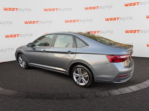 Used 2024 Volkswagen Jetta SE FWD image 3