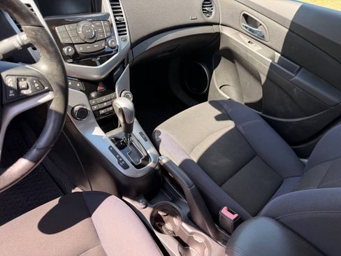 Used 2013 Chevrolet Cruze Eco w/ Enhanced Safety Package FWD image 11