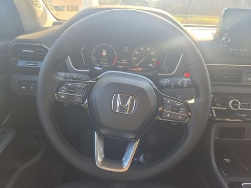 New 2025 Honda Pilot Touring image 14