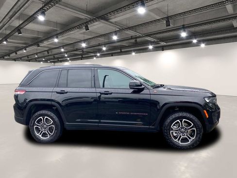 Used 2022 Jeep Grand Cherokee Trailhawk image 8