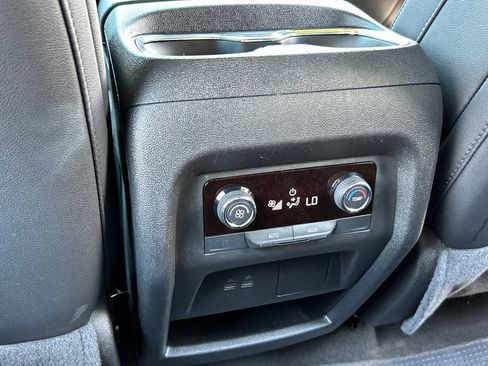 Used 2025 Chevrolet Traverse LT AWD/4WD image 20
