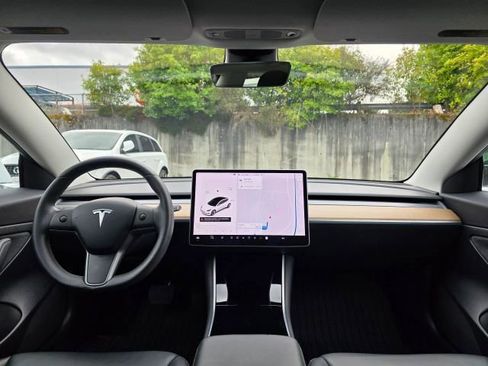 Used 2020 Tesla Model 3 Standard Range Plus image 11