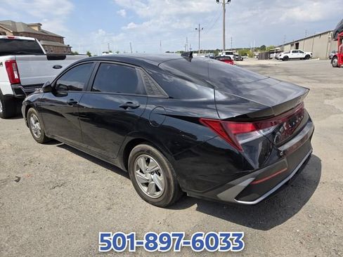 Used 2026 Hyundai Elantra SE FWD image 2