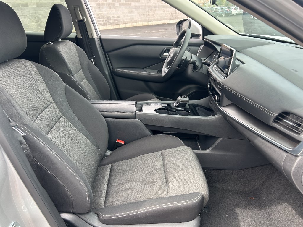 Used 2024 Nissan Rogue SV FWD image 31