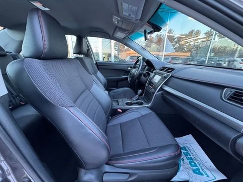Used 2016 Toyota Camry SE image 12
