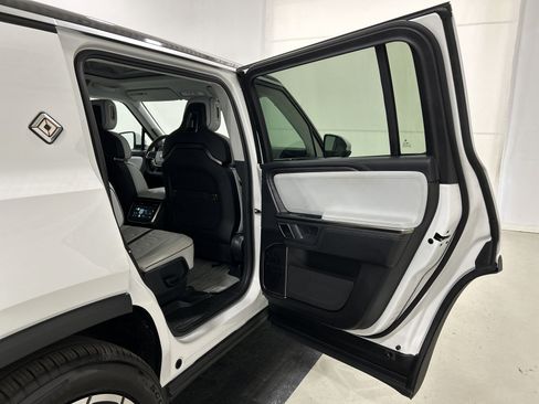 Used 2023 Rivian R1S Adventure AWD/4WD image 19