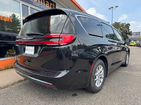 Used 2022 Chrysler Pacifica Touring-L FWD image 7
