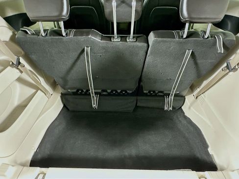 Certified 2024 Chrysler Pacifica Touring-L image 36