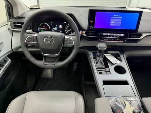 New 2026 Toyota Sienna XLE image 29