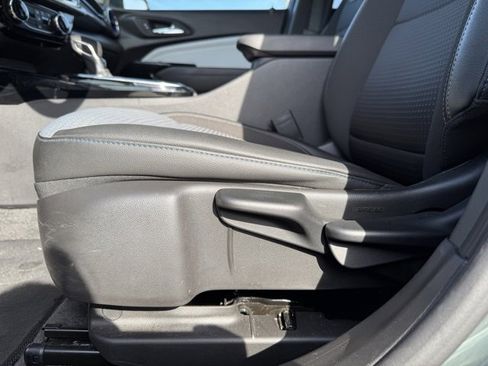 Used 2025 Chevrolet Trax LT image 14