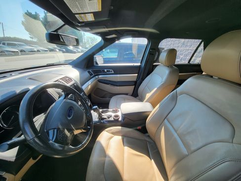 Used 2017 Ford Explorer XLT w/ Equipment Group 202A FWD image 10