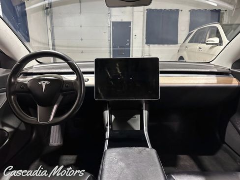 Used 2018 Tesla Model 3 Long Range image 17