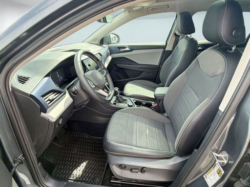 Certified 2022 Volkswagen Taos SE image 5