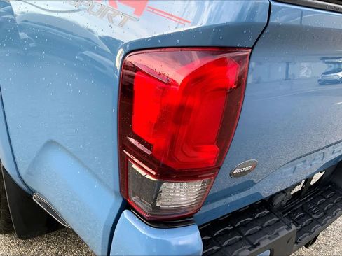 Used 2019 Toyota Tacoma TRD Sport AWD/4WD image 28