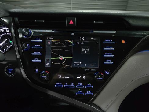 Used 2019 Toyota Camry XLE image 25