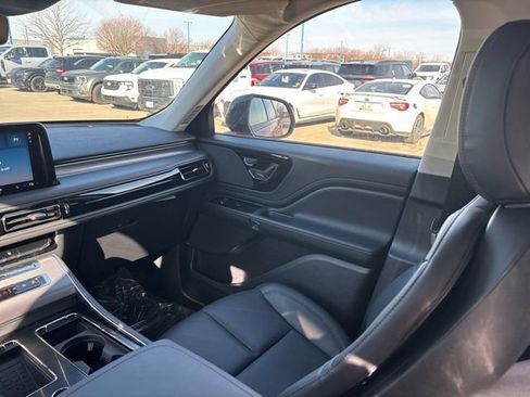 New 2026 Lincoln Aviator AWD w/ Jet Appearance Package image 34