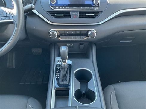 Used 2022 Nissan Altima 2.5 SV image 9