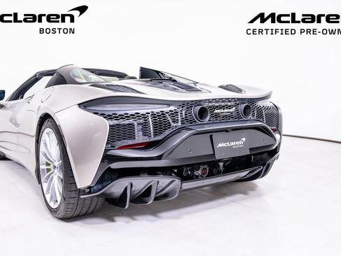 Used 2025 McLaren Artura Spider image 12