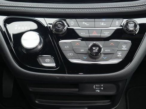 New 2026 Chrysler Pacifica Select image 21