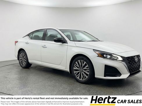 Used 2025 Nissan Altima 2.5 SV image 1