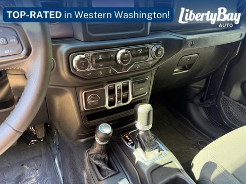 Used 2023 Jeep Gladiator Sport AWD/4WD image 19
