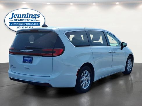 Used 2023 Chrysler Pacifica Touring-L FWD image 29