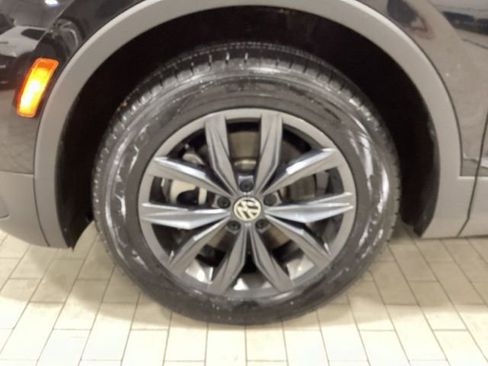 Used 2023 Volkswagen Tiguan SE AWD/4WD image 20