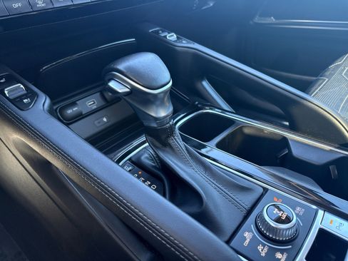 Used 2020 Kia Telluride SX w/ SX Prestige Package image 23