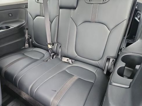 Used 2025 Honda Pilot Touring image 17