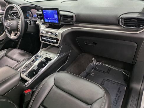 Used 2022 Ford Explorer XLT w/ Equipment Group 202A image 29