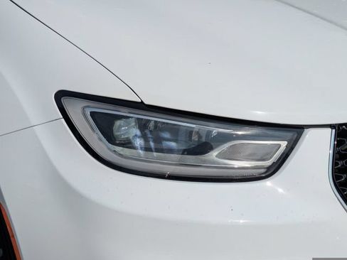 Used 2024 Chrysler Pacifica Limited FWD image 10