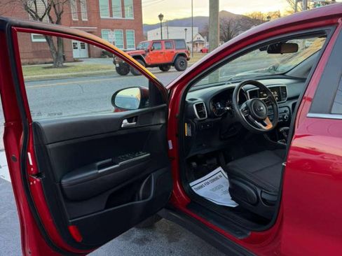 Used 2022 Kia Sportage LX image 12