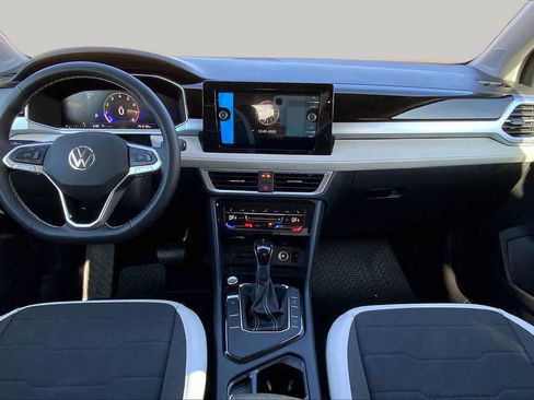 New 2026 Volkswagen Taos SE FWD image 5