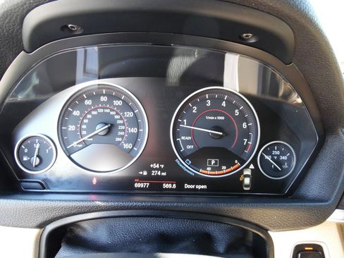 Used 2018 BMW 330i xDrive Sedan w/ Premium Package image 13