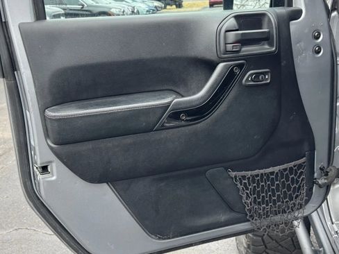 Used 2017 Jeep Wrangler Unlimited Sahara image 10