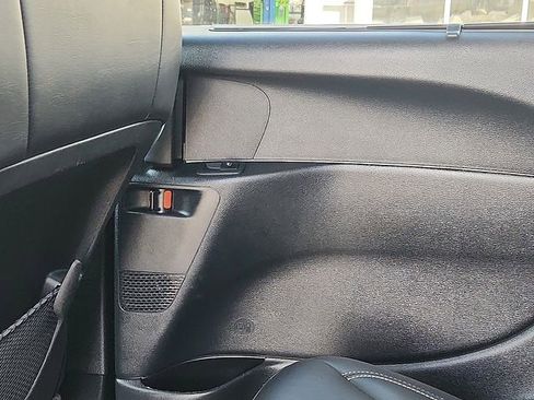 Used 2025 Chrysler Voyager LX FWD image 27