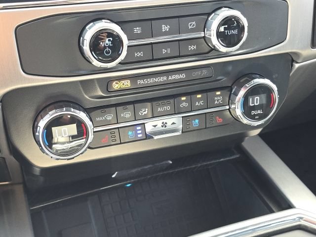 Used 2022 Ford F450 Platinum w/ FX4 Off-Road Package AWD/4WD image 32