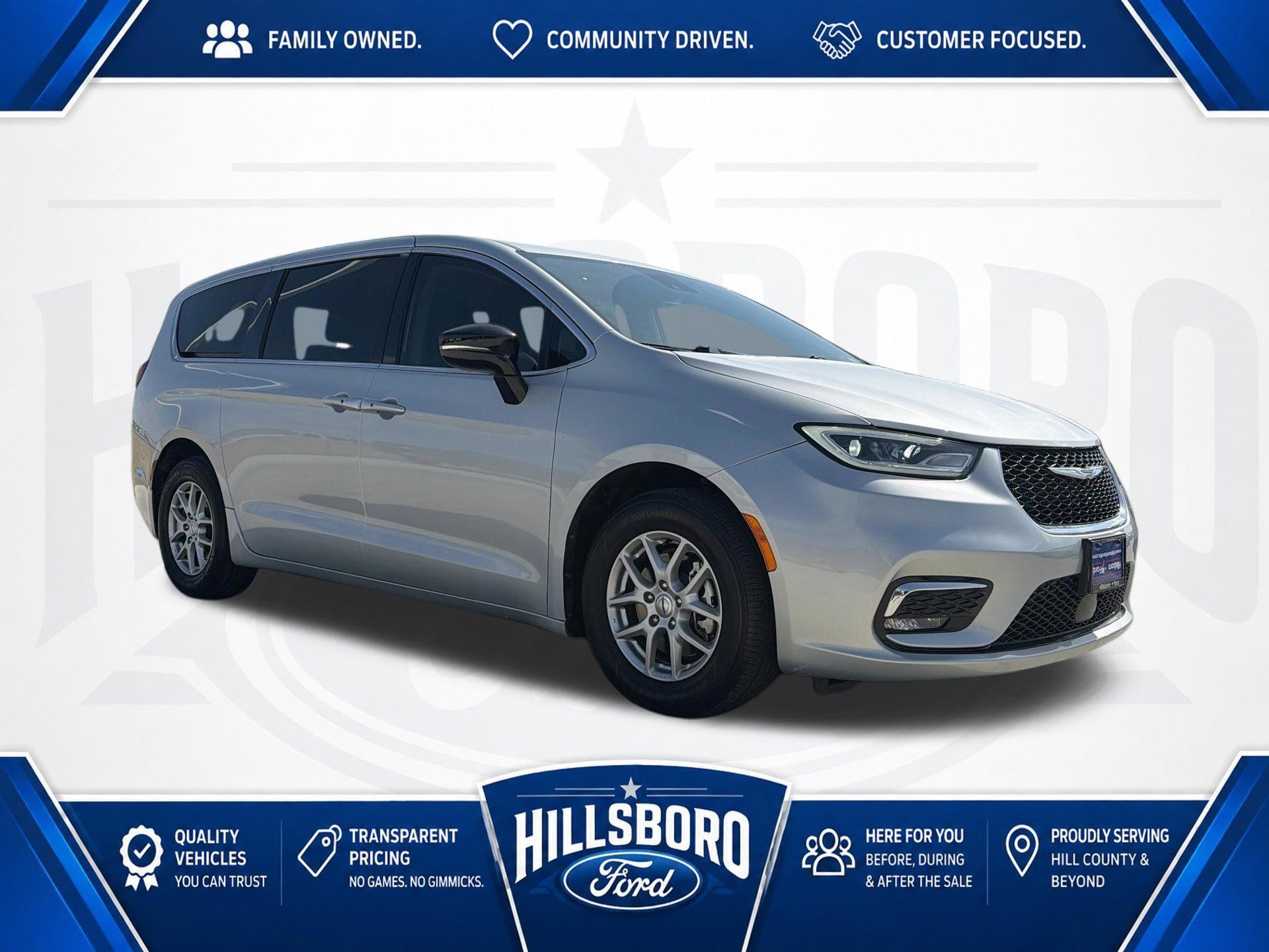Used 2024 Chrysler Pacifica Touring-L FWD image 3
